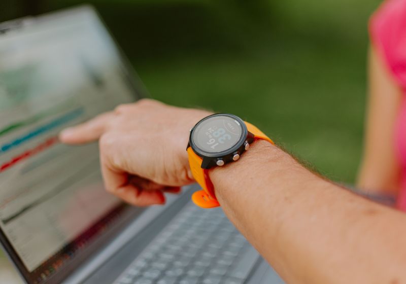 Laufuhr Bodenkontaktzeit Schrittfrequenz Pace